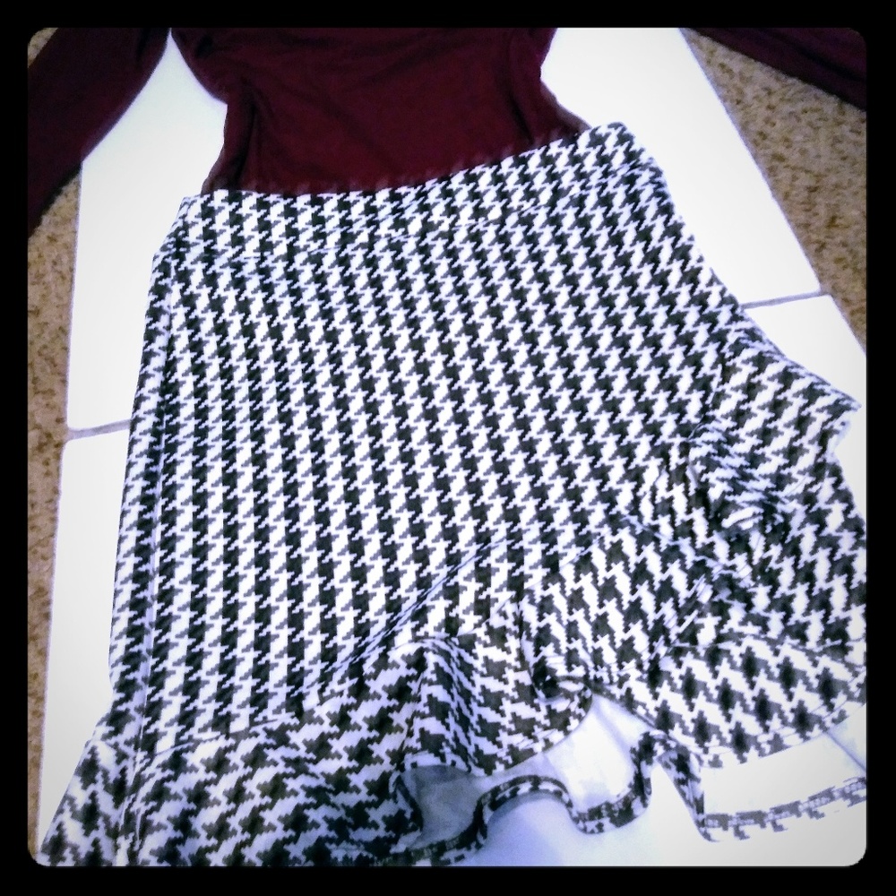 Silouette NYC Size S/M Black White Pattern Skirt